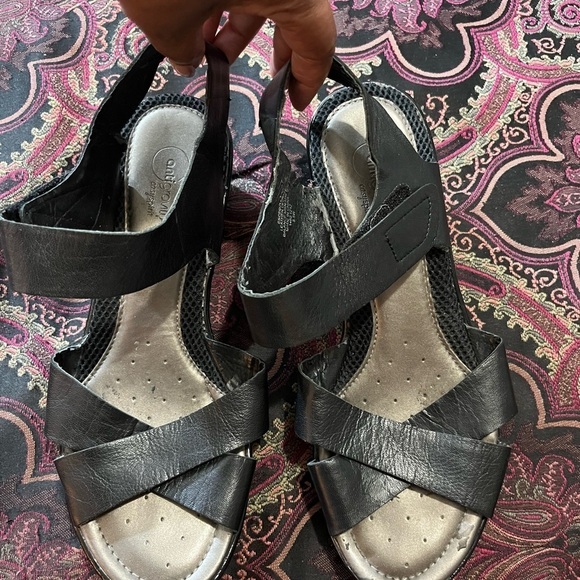 Easy Spirit Anti Gravity Sandals size 8.5 color black Velcro closure at ankle. - Picture 1 of 16